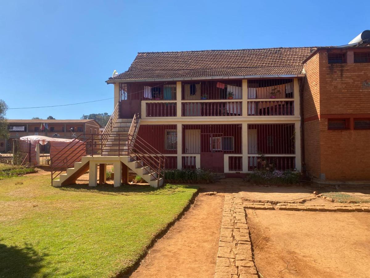 Lycee Picot De Cloriviere Dont Les Revenus Financent L'Education Des Eleves Apartment Antsirabe Luaran gambar