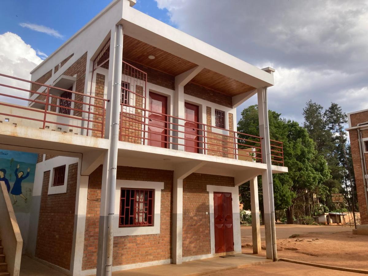 Lycee Picot De Cloriviere Dont Les Revenus Financent L'Education Des Eleves Apartment Antsirabe Luaran gambar